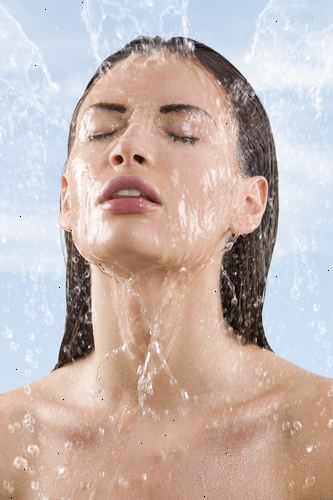 Hoe om te hydrateren de huid. Gebruik een hydraterende gezichtsmasker.