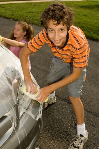 Hoe om geld te verdienen (voor kinderen). Wassen auto&#39;s en fietsen.