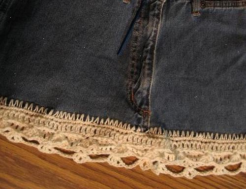 Hoe maak je een denim rok te maken van gerecyclede jeans. Vind een oude spijkerbroek.