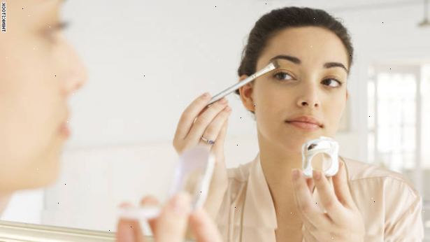 Hoe je make laatst de hele dag. Was je gezicht met een zeer zacht reinigingsmiddel aangepast aan uw huidtype.