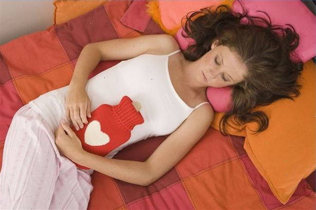Hoe je menstruatiepijn te verminderen. Vasthouden aan een gezond dieet.