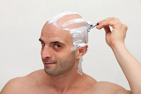 Hoe kunt u uw hoofd scheren. Kiezen om een vriend te helpen of van plan bent om het zelf te doen hebben.