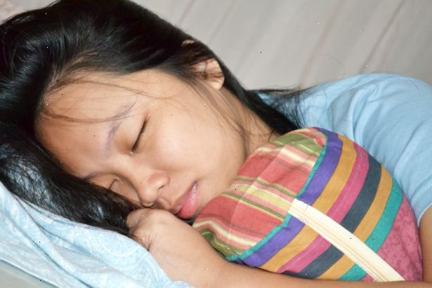 Hoe je in slaap vallen gemakkelijker als een tiener. Eet niet voor het slapen gaan.